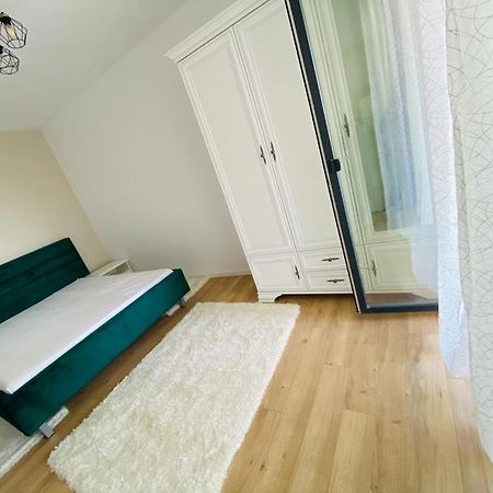 Dreamhill1 Apartment Oradea Bagian luar foto