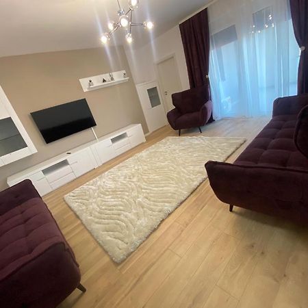 Dreamhill1 Apartment Oradea Bagian luar foto