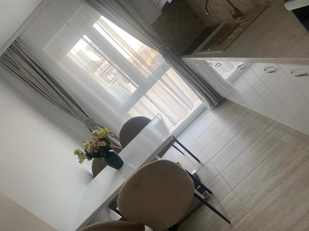 Dreamhill1 Apartment Oradea Bagian luar foto